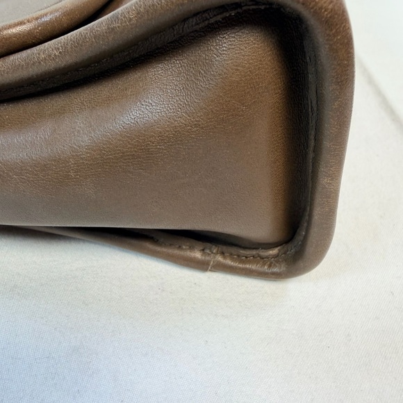 Coach Vintage Court Taupe Brown Leather 9870 Hangtag Brass Crossbody Strap Slots - Picture 8 of 16